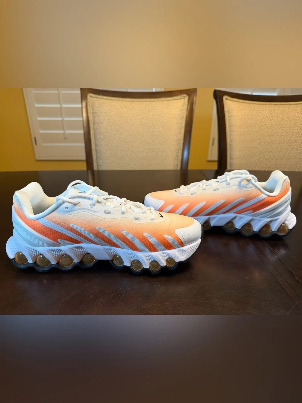 New Nike Air Max DN8 Orange White Sneaker Shoes Size US 6.5Y